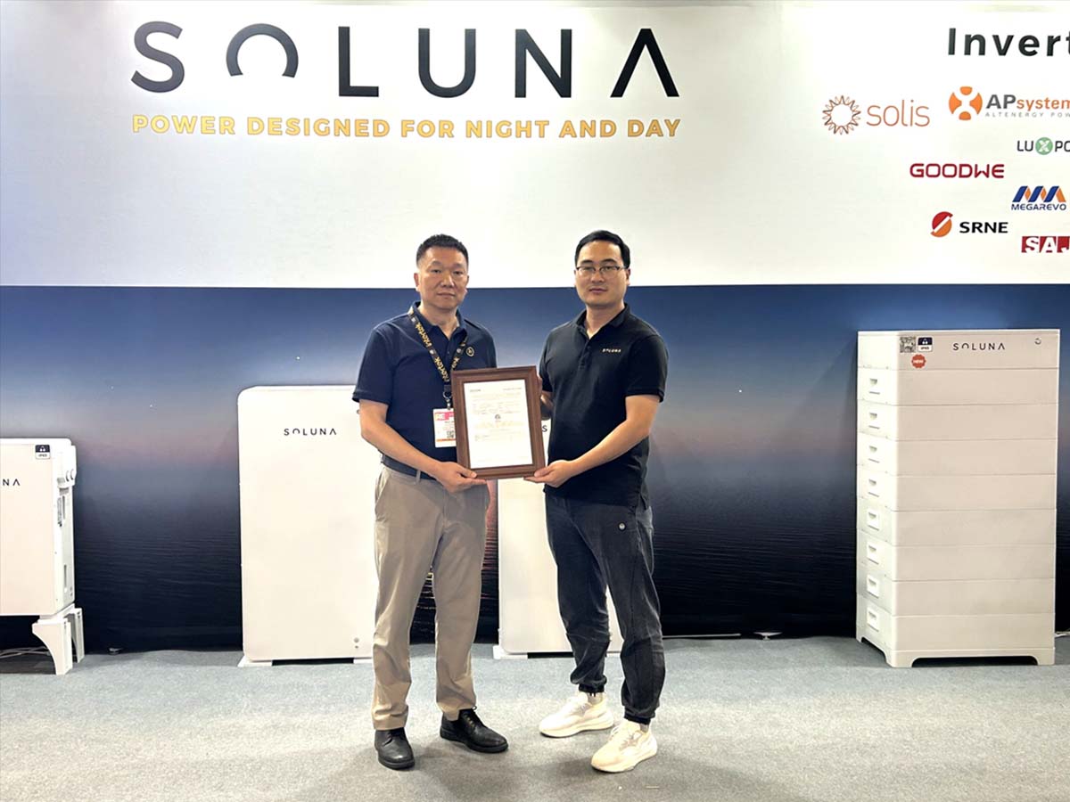 Max Jin, General Manager, Electrical China of Intertek (left) and Gao Jingwei, Sales Director of Soluna Americas (right) witnessed the certification ceremony 